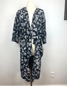 Nuevo con etiquetas Cárdigan LuLaRoe Negro Blanco Estampado Floral Shirley Kimono Plumero Talla L - Imagen 1 de 7