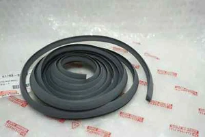 ALMOHADILLA DE GOMA PARA RUEDA LISTA GUARDABARROS DAIHATSU ROCKY TAFT FEROZA FOURTRAK OEM Original - Imagen 1 de 2