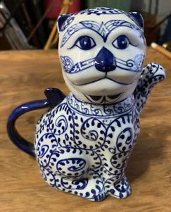 Statuetta teiera vintage porcellana blu bianco dipinta a mano gatto crema - Foto 1 di 4