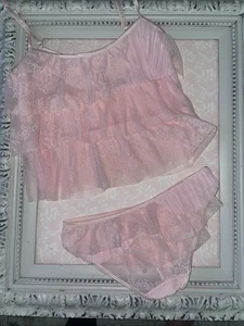 Victoria’s Secret Cami-Tanktop rosa Stufen Spitze Rüschen L & Spitzenhöschen M PJ - Bild 1 von 11