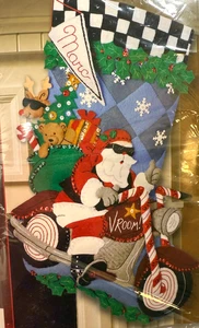 Bucilla Filz Weihnachtsstrumpf Kit Cruising Santa 86016 Motorrad versiegelt neu - Bild 1 von 6