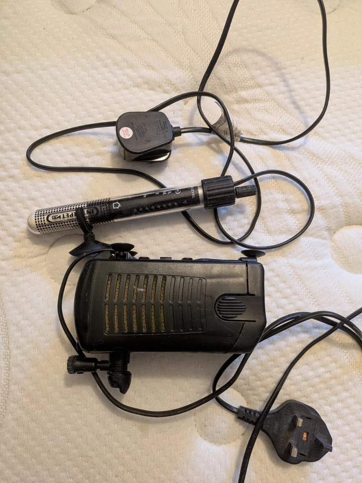 Fluval U1 Internal Filter And 25WHeater - Image 1 of 1