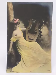 Cartolina fotografica reale vintage tinta spagnola/ragazza sexy con strumento musicale lira - Foto 1 di 3