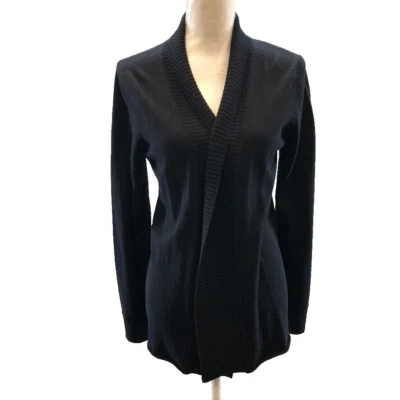 Cárdigan suéter jersey blanco + Warren de lana mediano negro minimalista  Foto 1 de 4