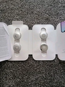 Genuine Original Apple AirTag MX532AM/A White Air Tag (4 Pack) Open Box Tag Seal - Photo 1 sur 2