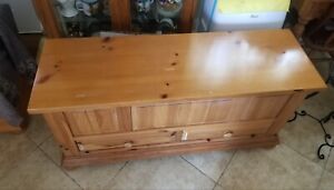 BROYHILL FONTANA, CEDAR BLANKET CHEST, SOLID WOOD, NATURAL COLOR, "PICK UP ONLY"