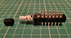  TRS-80 Modell 1 Ersatz-Netzschalter inkl. schwarzer Kappe. - Bild 1 von 4