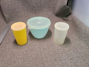 3 contenedores Tupperware vintage #148 tapa transparente azul y 2 102 contenedores con tapas - Imagen 1 de 5