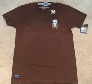 CAMISETA AFLICTION OBÚS CALAVERA BANDERA LIBERTAD S/S MARRÓN *NUEVA CON ETIQUETAS* - Imagen 1 de 3