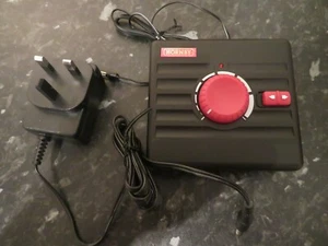 hornby r7229 controller and p9000w wall plug uk version. - Picture 1 of 3