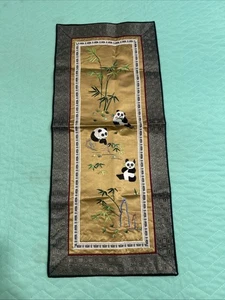 Runner da tavolo vintage a tema asiatico in seta ricamato panda bambù appeso a parete - Foto 1 di 13
