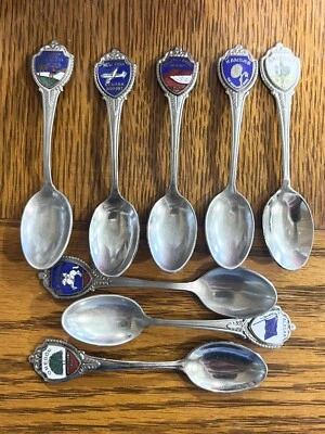 "8 (ocho) cucharas de recuerdo de 3 1/2"" del mismo fabricante pero de diferentes estados" Foto 1 de 3