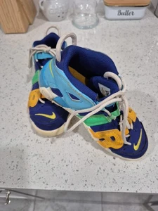 NIKE  AIR BOYS SIZE 2 Yr   Genrly Used. Great Shoes - Picture 1 of 5