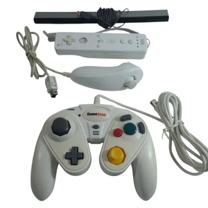 1 GameStop G3 Turbo Controller 1 Wii Remote, 1 Wii Nunchuk, 1 Wii Sensor Bar SET - Bild 1 von 14