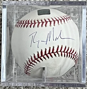 Ryan Madson Signed Phillies Baseball Autographed Auto TOPPS - Picture 1 of 3