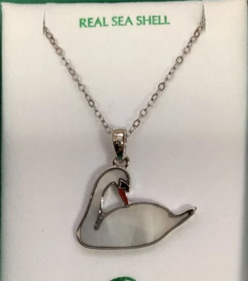 Preening Swan Inlaid Mother Of Pearl Shell Pendant On A Chain - Imagem 1 de 3