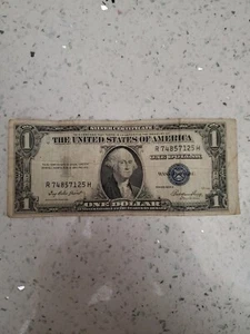L@@K......RARE ERROR 1935 E DOLLAR BILL - Picture 1 of 9