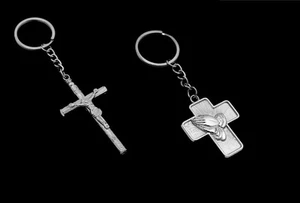 LLAVERO CRUCIFIJO TONO PLATEADO SILBATO DE CRUZ O MANOS DE JESUCRISTO - Imagen 1 de 8