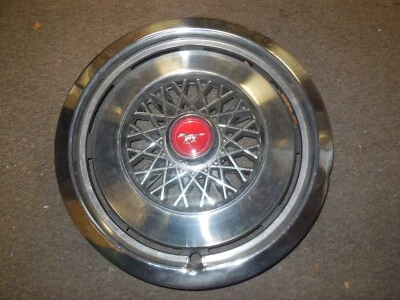 Cubierta de rueda Ford Mustang II 1974 1975 14" nuevo de lote Foto 1 de 3