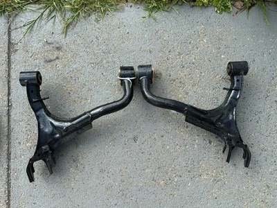 05-16 Land Rover LR3 LR4 Brazos de control superiores traseros izquierdo y derecho NOS OEM Foto 1 de 4