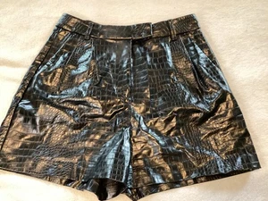 Pantalones cortos Express imitación cuero cocodrilo negros talla 2 pequeños - Imagen 1 de 4