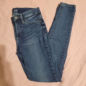A.n.a A New Approach Junior Size 2 Skinny Jeans