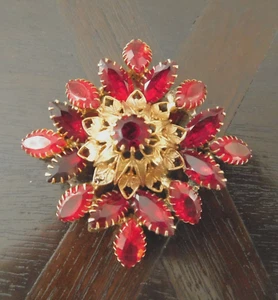 VINTAGE HUNDEZAHN KRAPPEN ROT STRASS GEWÖLBT BROSCHE / 2 5/8" x 2 5/8" - Bild 1 von 7