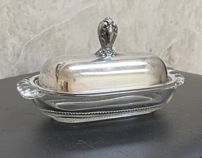 Plato de mantequilla vintage plateado y vidrio de Rogers Bros. 1847 Foto 1 de 4