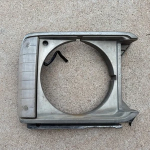 Toyota Pickup OEM Passenger Headlight Bezel & Corner Light 79-81 - Picture 1 of 5