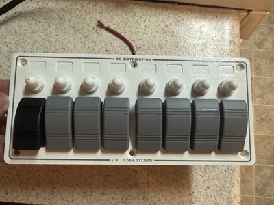 Panel resistente al agua Blue Sea 8271 - 8 posiciones - blanco - montaje horizontal Foto 1 de 4