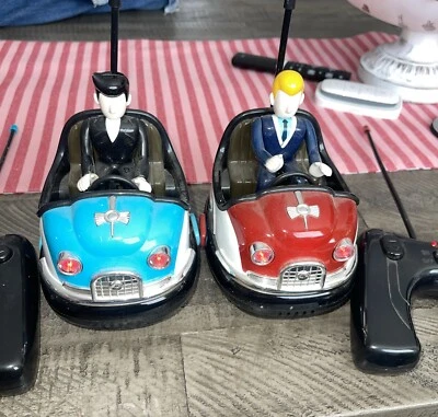 FAO SCHWARZ R/C Nostalgic Bumper Car Set Sound Effects and Ejecting Drivers - Image 1 of 4