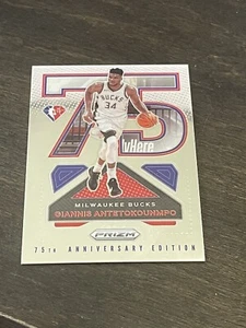Giannis Antetokounmpo 2021-22 Prizm edición 75 aniversario inserto estuche SSP golpeado - Imagen 1 de 3