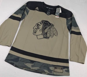 Chicago Blackhawks Military Appreciation Adidas Jersey sz 50 Green Camo NWT - Picture 1 of 10