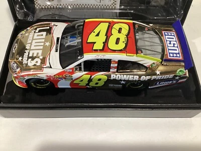 Chevy 1/24 Lionel 2011 #48 Jimmie Johnson Lowe’s Power Of Pride Gold Elite Foto 1 de 2