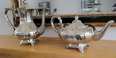 Cafetera y tetera plateada pesada de 2 piezas elegante de colección rara alrededor de la década de 1940  Foto 1 de 4