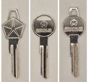 NEW CHRYSLER DODGE FACTORY ORIGINAL DOOR/IGNITION KEYS & GLOVE COMPARTMENT SET - Foto 1 di 7