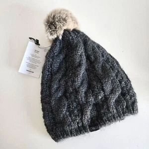 Cappello grigio testurizzato Chaos REI Taboo Pom Beanie in maglia con cavo nuovo con etichette e pelliccia sintetica - Foto 1 di 5