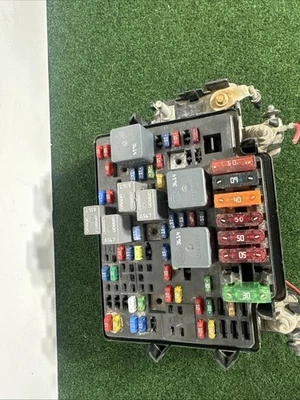 15328806-05 Chevy 2000 2001 2002 Silverado caja de fusibles bahía de motor 1500 2500 OEM I88 Foto 1 de 4