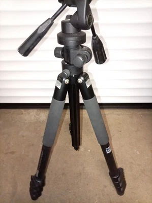 GIOTTOS Carbon Fibre Tripod incl GIOTTOS MH5011 Head system. Used . - Image 1 of 4