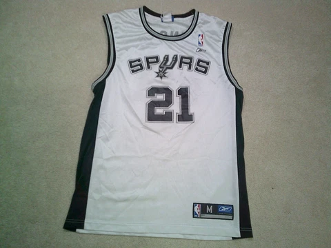 Vintage San Antonio Spurs Tim Duncan Jersey Mens Medium White Reebok Cover
