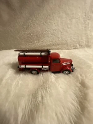 Matchbox Models of Yesteryear YFE04-M 1939 Bedford Water Tank Fire Truck Engine - Image 1 of 4