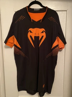 Camiseta UFC Venum Para Hombres XL Negra Rendimiento Manga Corta Naranja Serpiente Foto 1 de 4