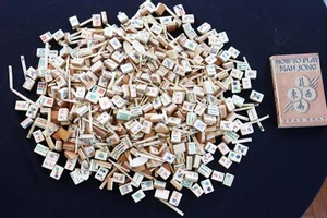 Antique 1920's Set Of Mah Jong Pieces Bone & Bamboo - Picture 1 of 15