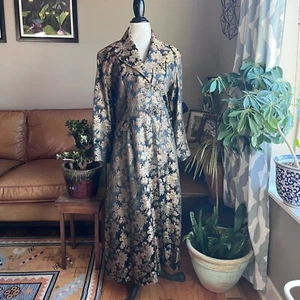 Vintage Gold Brocade Asian Toile Opera Robe Jacket Coat Frog Buttons Size M READ - Picture 1 of 17