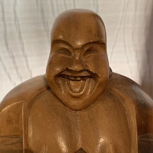Original Monkey Pod Lachender Buddha Handarbeit auf den Philippinen 21 cm hoch - Bild 1 von 12