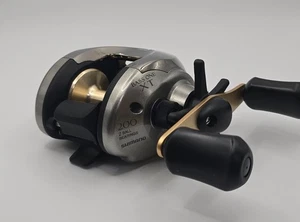 Shimano Bass One XT 200 Baitcastrolle Rechtshand aus Japan - Bild 1 von 13