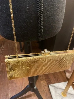 Bolsa de mão Kate Landry dourada Lucite sequência noite glam brilho metálico - Imagem 1 de 4