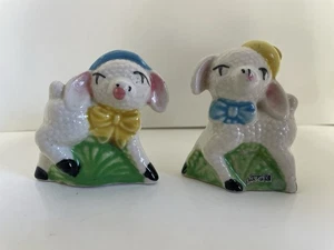 Salero y pimentero vintage Japón cordero oveja sombreros azules amarillos - Imagen 1 de 12