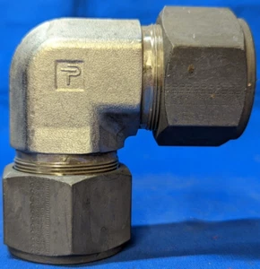 PARKER 1-1/4" NPT X 1-1/4" NPT STEEL 90° ELBOW TUBE FITTING - Picture 1 of 6