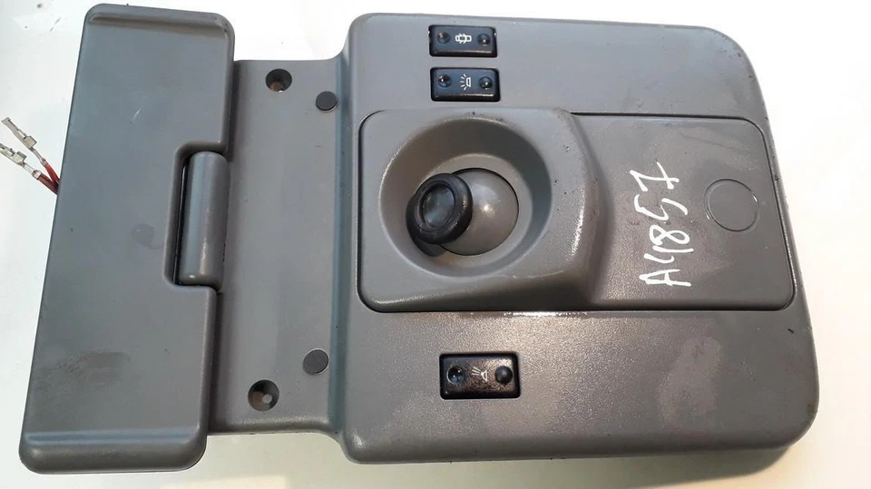 Luz interior delantera Renault Safrane 1998 7700812, 7701699785 #697883-33 Foto 1 de 4